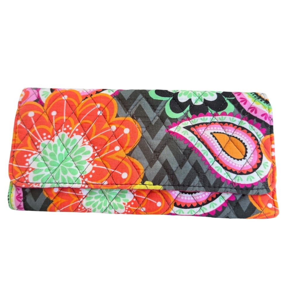 RETIRED Vera Bradley Ziggy Zinnia Quilted Cotton Turnlock Trifold Wallet Floral